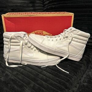 New With Box  Vans Sk8-Hi True White Men’s 10 Women’s 11.5